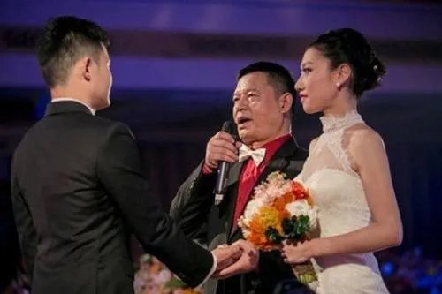 婚礼父亲致辞简短大气 父亲在婚礼上应该怎么致辞