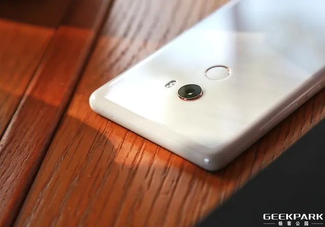 如何评价小米MIX 2 unibody全陶瓷版?