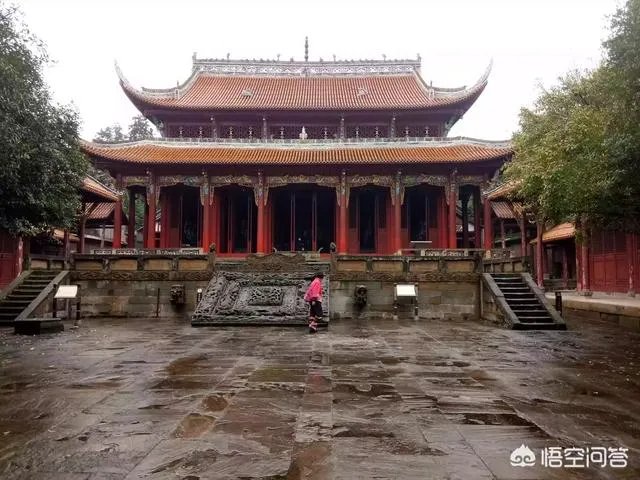 上联：南国灯城自贡美，如何对下联？