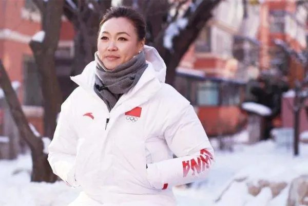 中国花样滑冰女单获得过金牌么?谁获得的首枚金牌?
