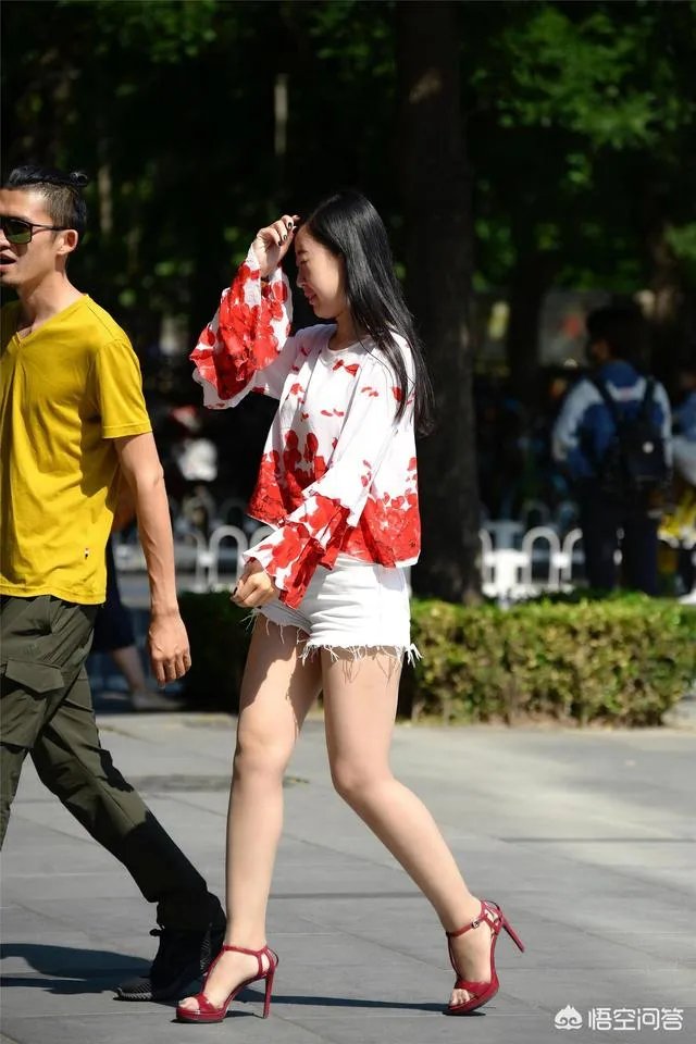 有哪些实用好看的女式高跟凉鞋?