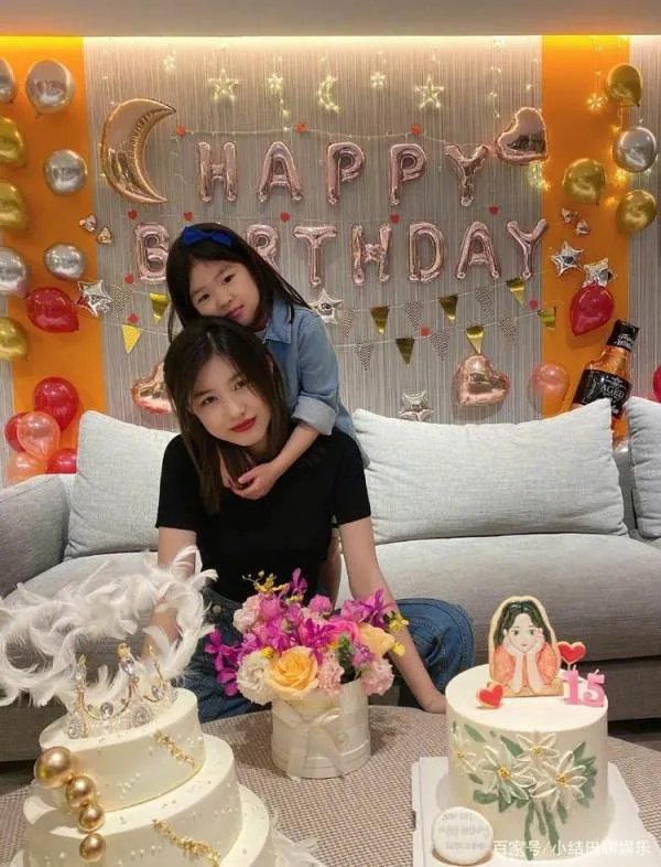 章子怡汪峰为大女儿庆生,这么漂亮确定是15岁吗?