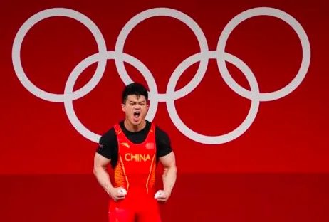 石智勇破世界纪录夺冠,总成绩是多少?