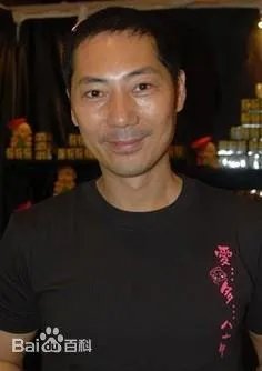 这个男演员叫什么？