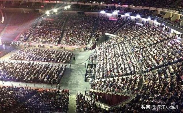 德云社的相声专场为什么能开几万人的场子?坐在后排的观众会过瘾吗?