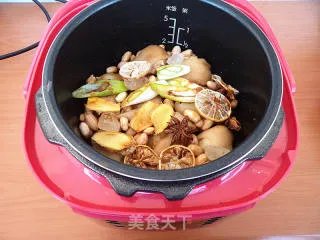 猪蹄炖花生