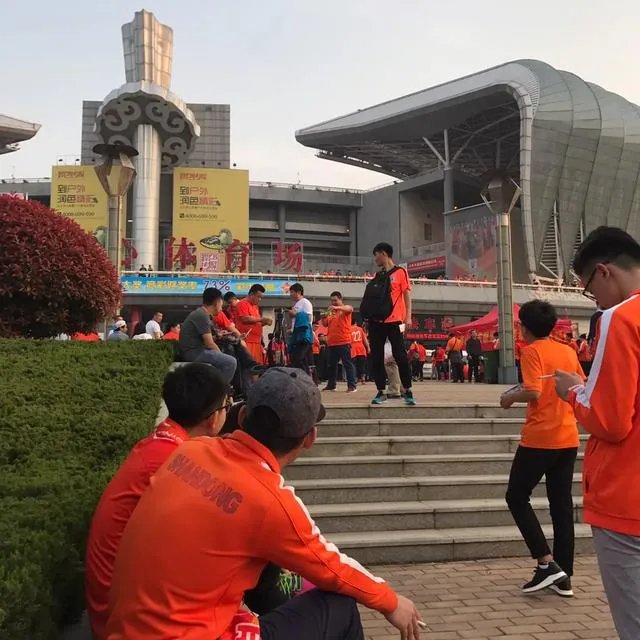 对鲁能来说,鲁能大球场好还是省体育场好?