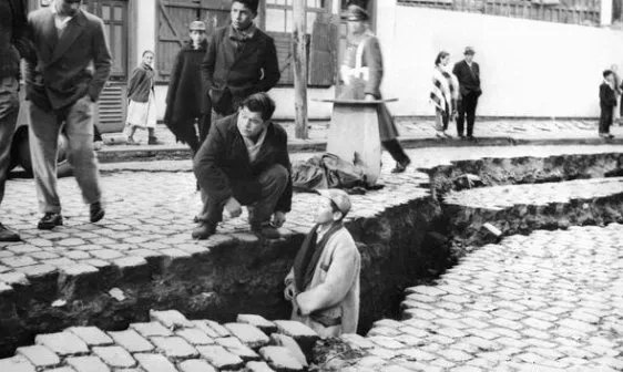 人类史上最大地震发生在哪里,这次地震一共死了多少人?