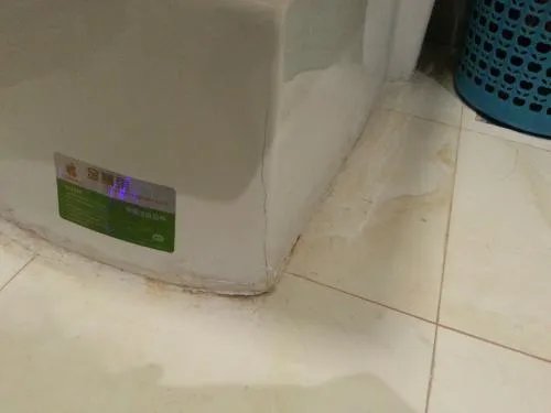 马桶底部漏水怎么办?马桶底部漏水的原因