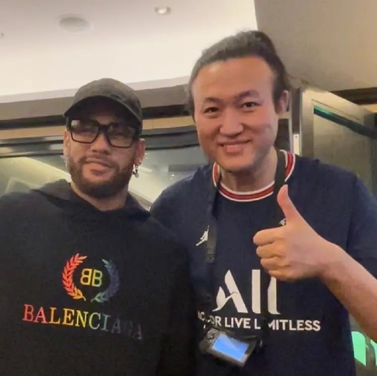 足球王涛球衣事件 是一位资深的足球从业者了