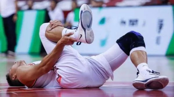 易建联跟腱断裂是怎么回事?