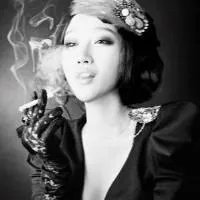 有没有霸气冷酷的黑白灰色系的女生头像?