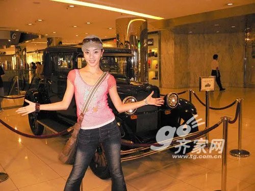 春晚新主持北大才女李思思最萌家居照
