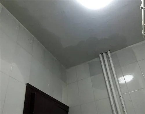 卫生间漏水是楼上的责任还是楼下的责任