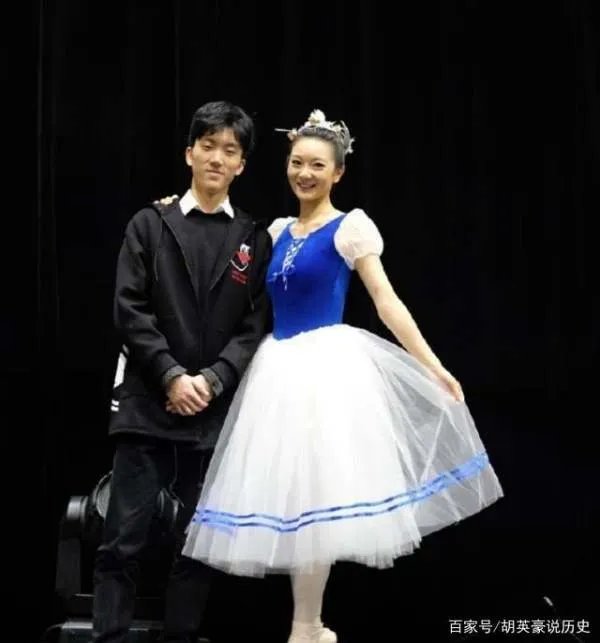 陈婷穿公主裙跳芭蕾舞,显现了什么样的体态和脸色?