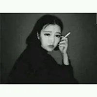 有没有霸气冷酷的黑白灰色系的女生头像?