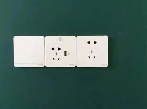 三头插座怎么分火线零线