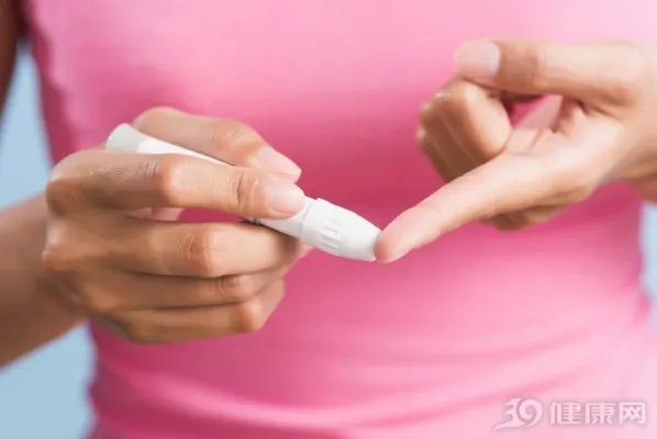 女性最佳绝经年龄是多少?55岁还没绝经,可能不是什么好事