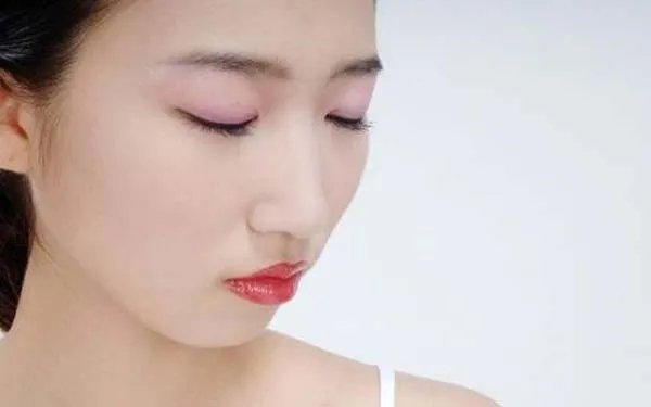 　毛孔粗大原因