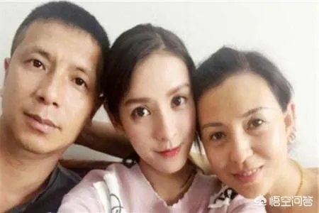 张予曦晒父母合影全家颜值爆表,全家人都好看是一种怎样的体验?