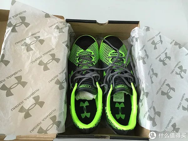 微胖子的运动梦想 篇六:第一双安德玛足球鞋:Under Armour 安德玛 UA Clutchfit Force 2.0 TR 分享