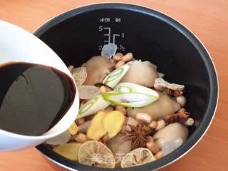 猪蹄炖花生