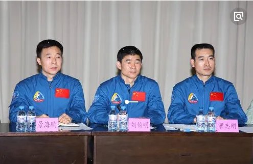 神舟七号的航天员是谁