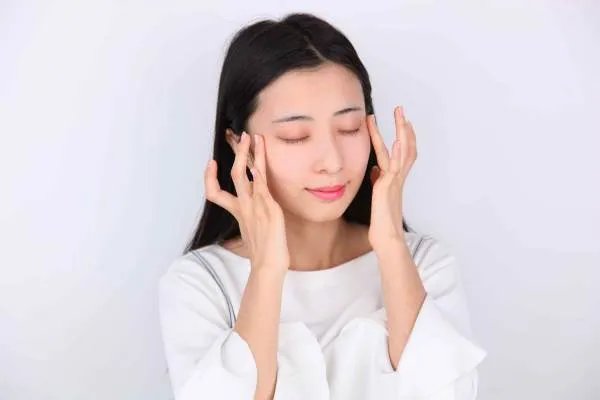 如何正确使用雅诗兰黛眼霜