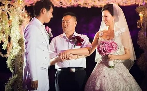 婚礼父亲致辞简短大气 父亲在婚礼上应该怎么致辞