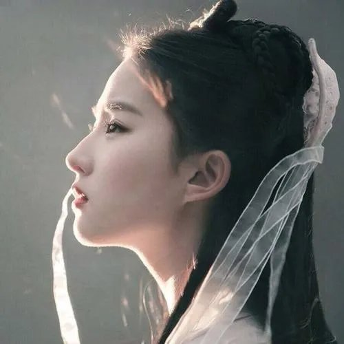 刘亦菲疑似恋情曝光，你认为明星恋爱该公开吗？