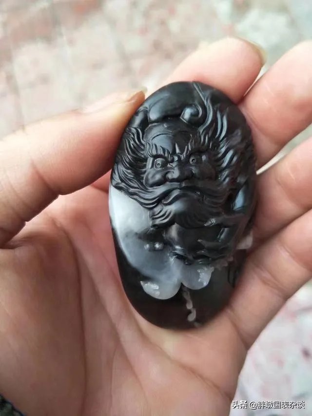 图中的和田玉的摆件价值如何?