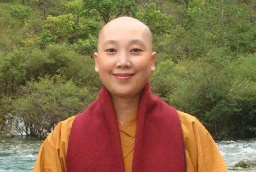 《南无阿弥陀佛》是李娜唱的佛歌吗？