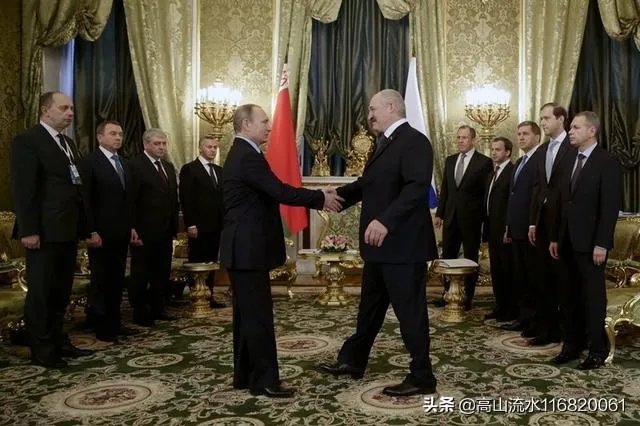 莫斯科阅兵式上,白俄罗斯总统竟然哭了,是逢场作戏吗?