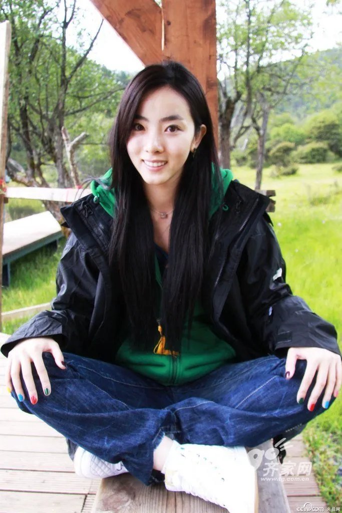 春晚新主持北大才女李思思最萌家居照