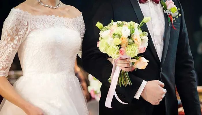 冬天结婚穿婚纱冷怎么办 冬天怎么穿婚纱