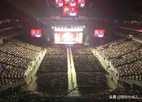 德云社的相声专场为什么能开几万人的场子?坐在后排的观众会过瘾吗?