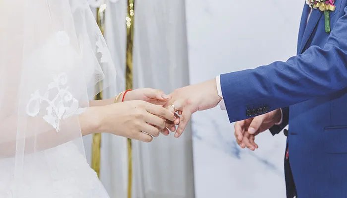 冬天结婚穿婚纱冷怎么办 冬天怎么穿婚纱