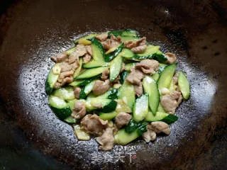 黄瓜炒肉片