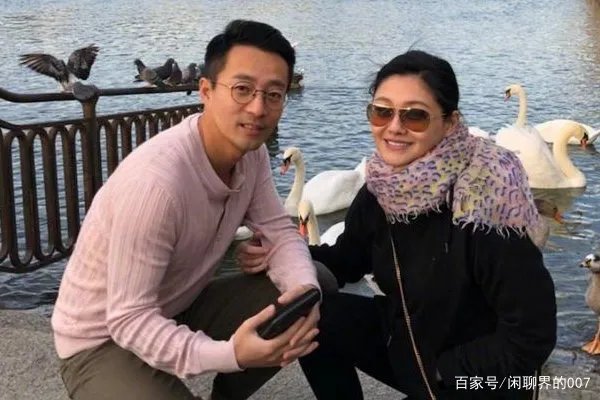 汪小菲儿子真的“惨”,负责烤肉给姐姐吃,连出镜的机会都没有,为什么?