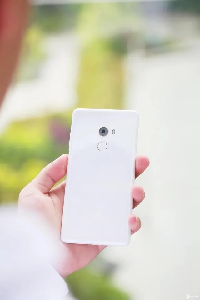 如何评价小米MIX 2 unibody全陶瓷版?