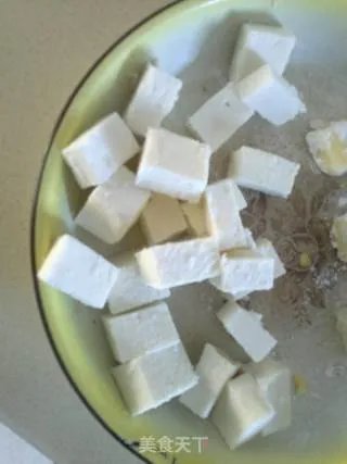 蒙餐必点的拔丝奶豆腐