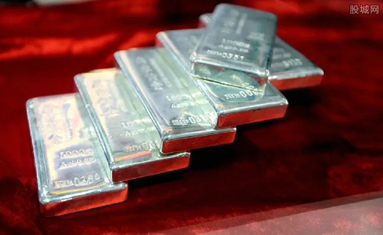 现在白金多少钱一克 比黄金便宜也好看!