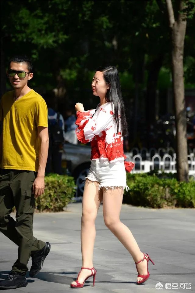 有哪些实用好看的女式高跟凉鞋?