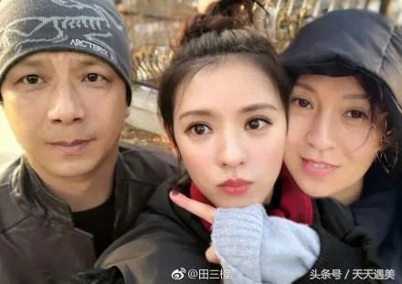 张予曦晒父母合影全家颜值爆表,全家人都好看是一种怎样的体验?