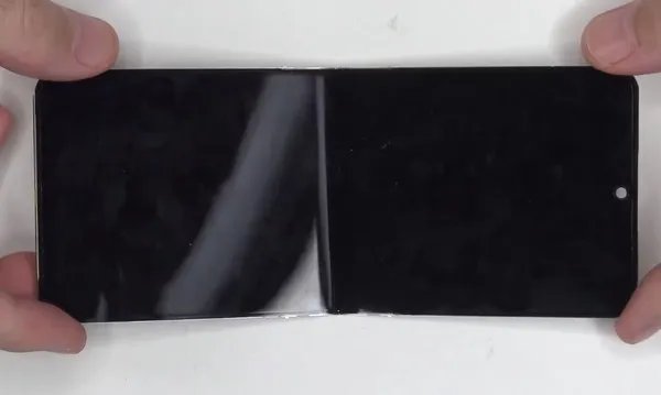 三星Galaxy Z Flip 3拆解:难以维修