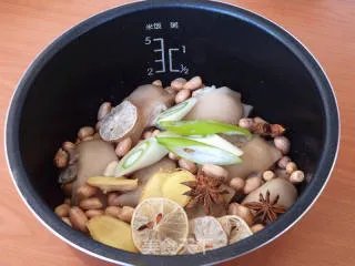猪蹄炖花生